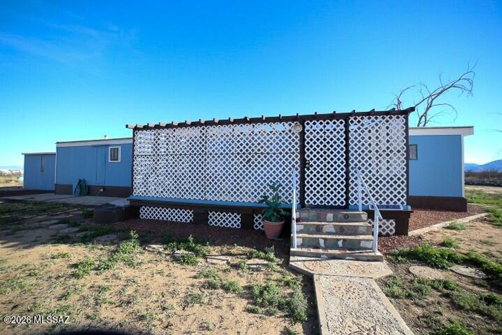 Image 4 of property listing at 766 W Calle Rhode Island Circle, Cochise, AZ 85606
