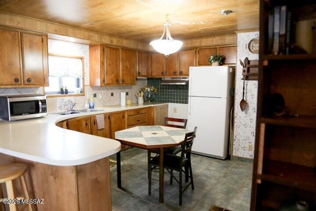 Image 8 of property listing at 766 W Calle Rhode Island Circle, Cochise, AZ 85606