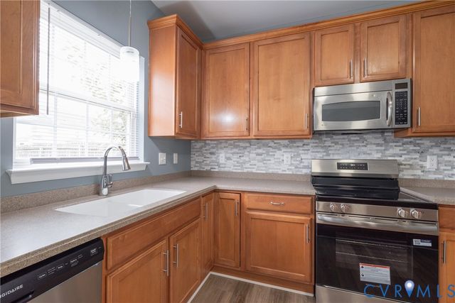 913 Dominion Townes Ct, Richmond, VA 23223