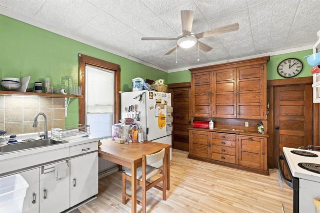 703 PARK AVENUE, Little Chute, WI 54140
