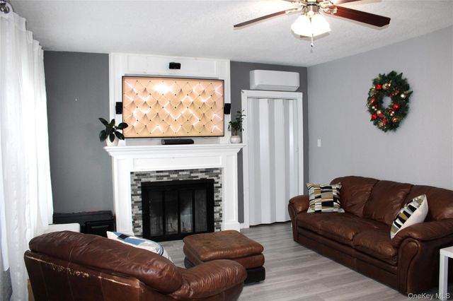 20020 104th Avenue, Saint Albans, NY 11412