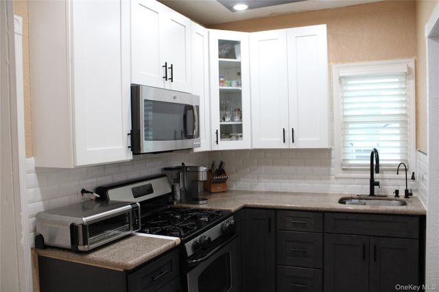 20020 104th Avenue, Saint Albans, NY 11412