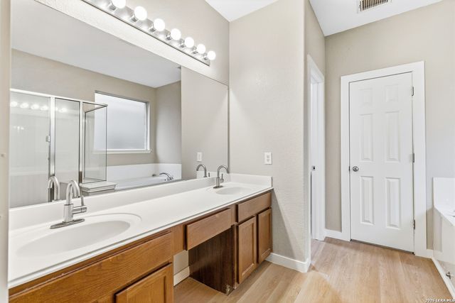 1921 Walter Raleigh, Windcrest, TX 78239