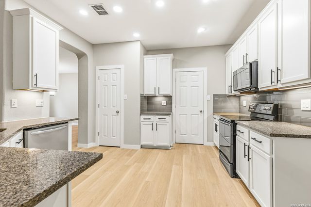 1921 Walter Raleigh, Windcrest, TX 78239