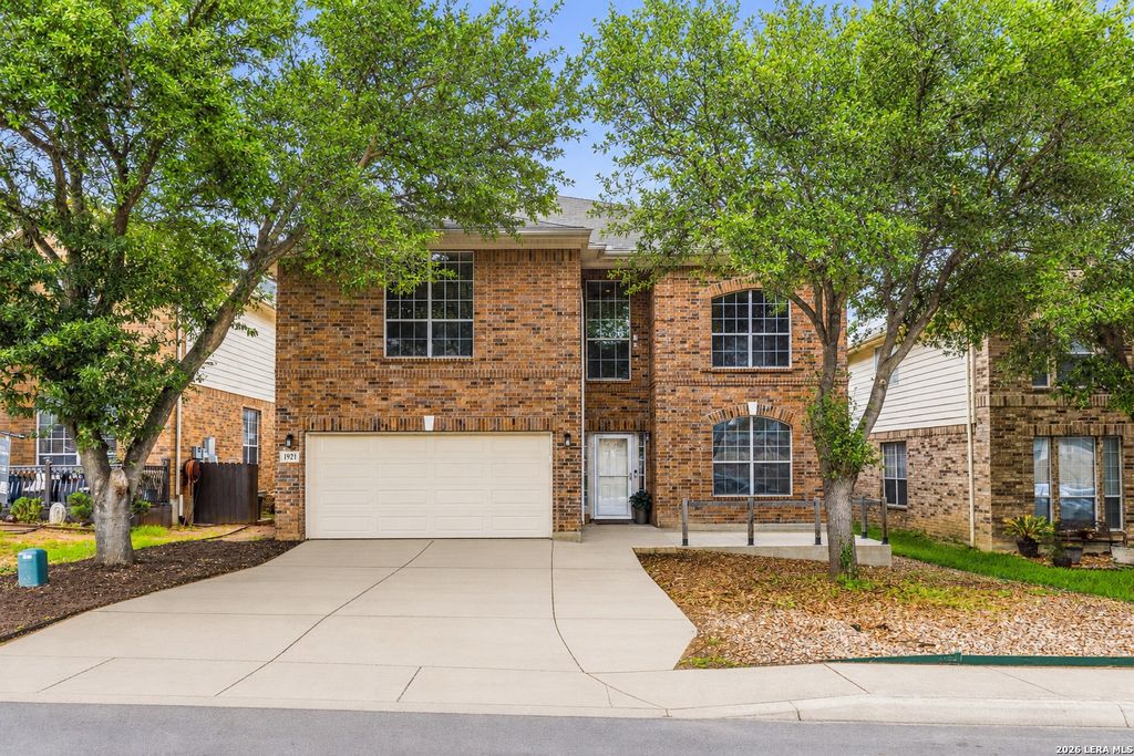 1921 Walter Raleigh, Windcrest, TX 78239