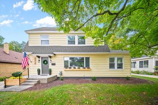 2630 Oakwood Avenue, Grand Rapids, MI 49505