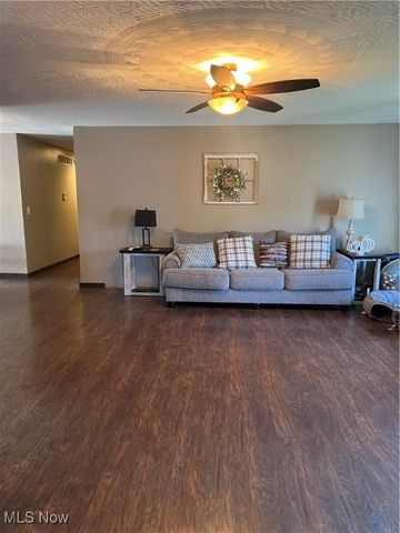 2567 State Route 555, Little Hocking, OH 45742