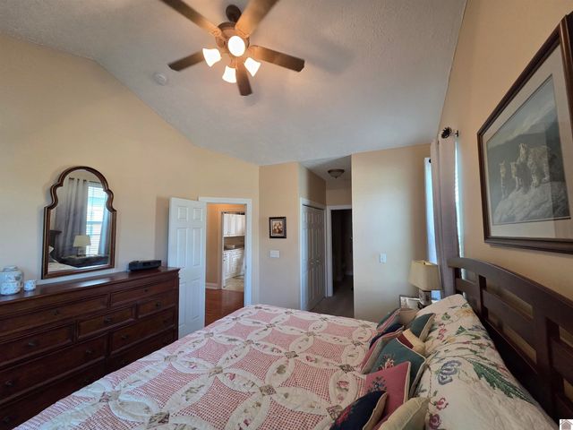 2330 Perkins Creek Drive, Paducah, KY 42001