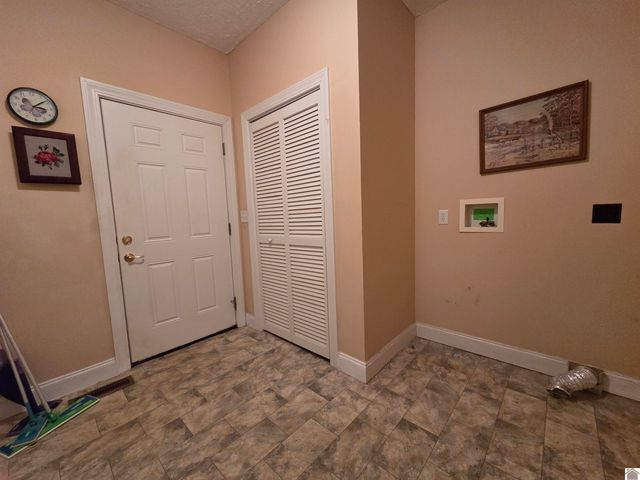 2330 Perkins Creek Drive, Paducah, KY 42001