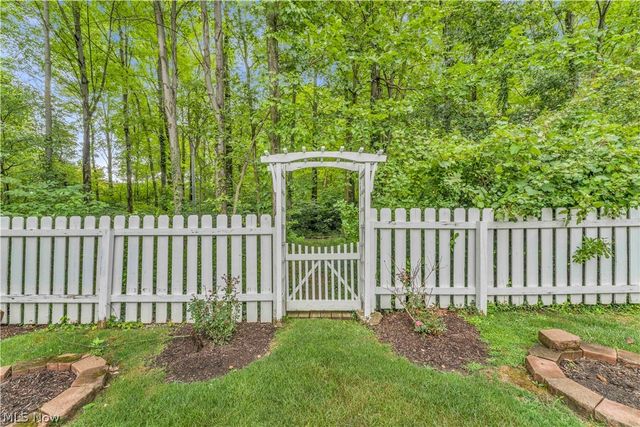 19757 Cross Trail S, Strongsville, OH 44136