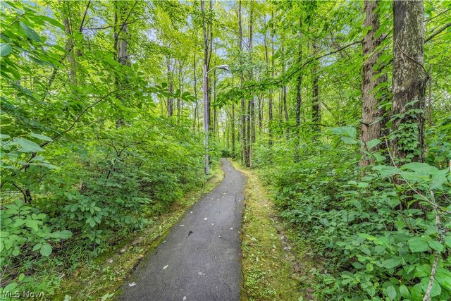 19757 Cross Trail S, Strongsville, OH 44136