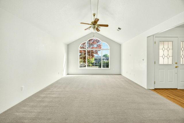 2855 Shanteal Place, Medford, OR 97504