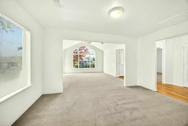 2855 Shanteal Place, Medford, OR 97504