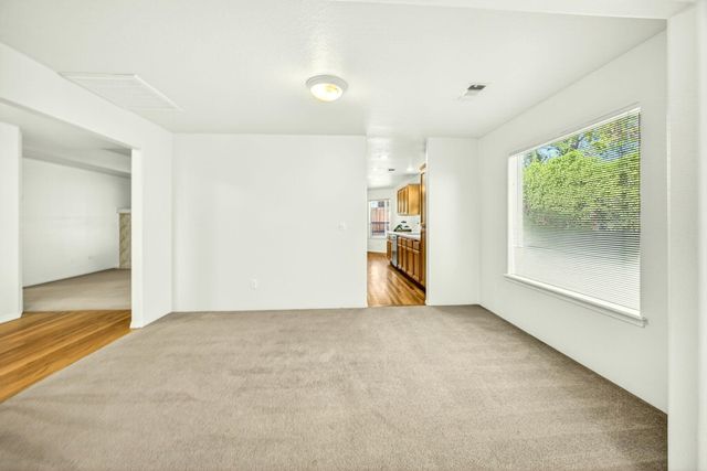 2855 Shanteal Place, Medford, OR 97504