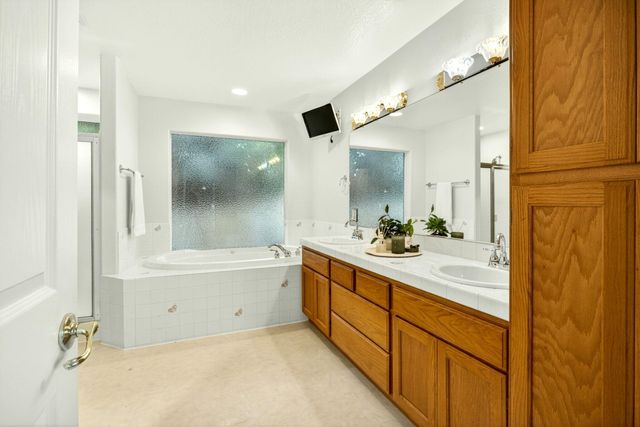 2855 Shanteal Place, Medford, OR 97504