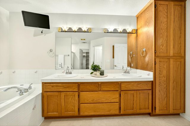 2855 Shanteal Place, Medford, OR 97504