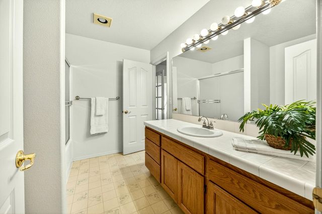 2855 Shanteal Place, Medford, OR 97504