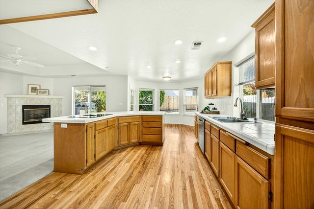 2855 Shanteal Place, Medford, OR 97504