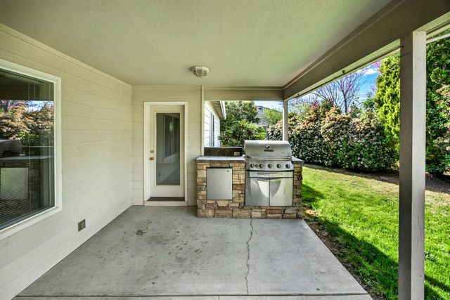 2855 Shanteal Place, Medford, OR 97504