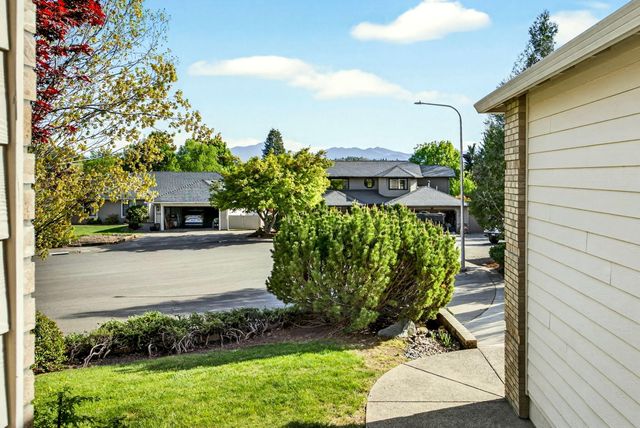 2855 Shanteal Place, Medford, OR 97504