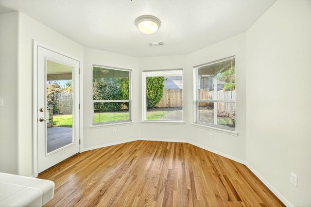 2855 Shanteal Place, Medford, OR 97504