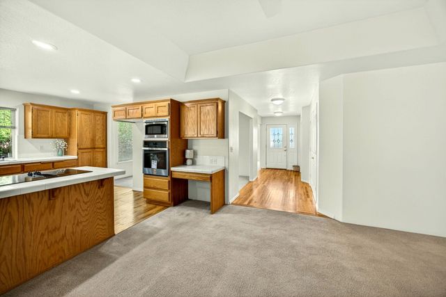 2855 Shanteal Place, Medford, OR 97504