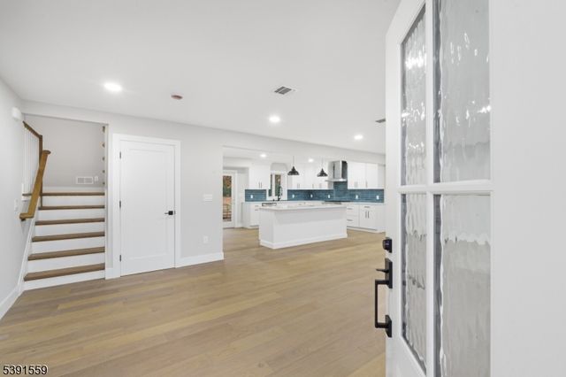 12 Wayne Ter, Bernards Twp., NJ 07920