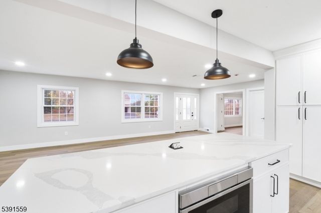 12 Wayne Ter, Bernards Twp., NJ 07920