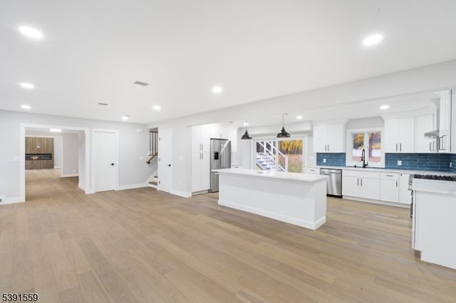 12 Wayne Ter, Bernards Twp., NJ 07920