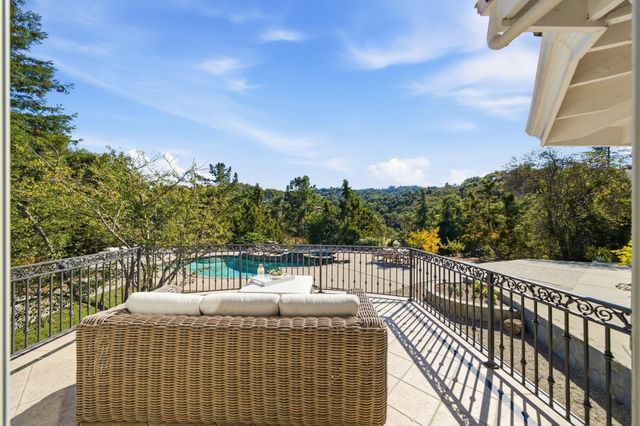 27960 Roble Blanco Court, Los Altos Hills, CA 94022