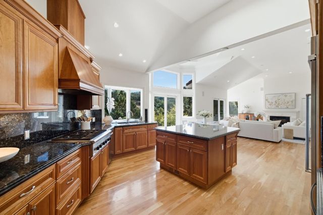 27960 Roble Blanco Court, Los Altos Hills, CA 94022