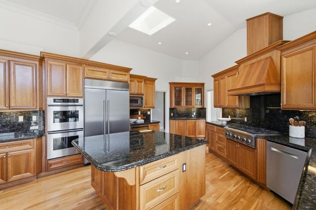 27960 Roble Blanco Court, Los Altos Hills, CA 94022