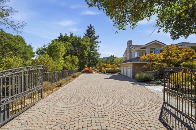 27960 Roble Blanco Court, Los Altos Hills, CA 94022