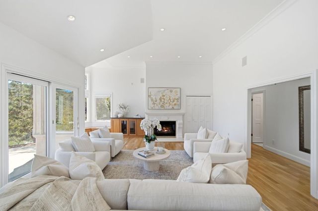 27960 Roble Blanco Court, Los Altos Hills, CA 94022