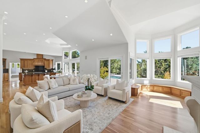 27960 Roble Blanco Court, Los Altos Hills, CA 94022