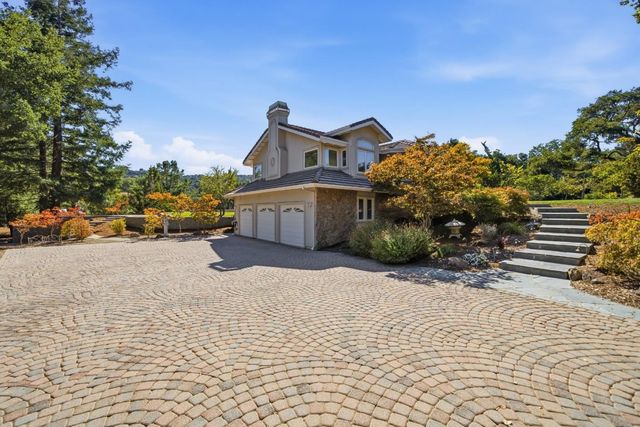 27960 Roble Blanco Court, Los Altos Hills, CA 94022