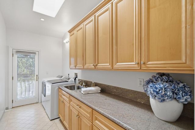 27960 Roble Blanco Court, Los Altos Hills, CA 94022