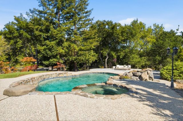 27960 Roble Blanco Court, Los Altos Hills, CA 94022