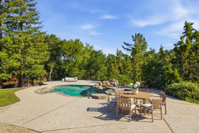 27960 Roble Blanco Court, Los Altos Hills, CA 94022