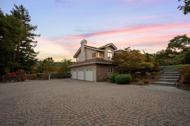 27960 Roble Blanco Court, Los Altos Hills, CA 94022