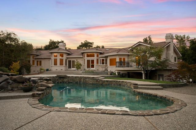 27960 Roble Blanco Court, Los Altos Hills, CA 94022