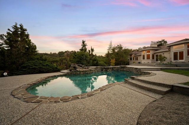 27960 Roble Blanco Court, Los Altos Hills, CA 94022
