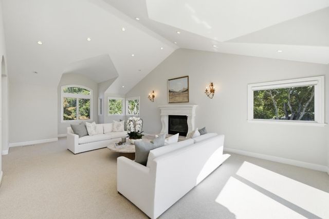 27960 Roble Blanco Court, Los Altos Hills, CA 94022