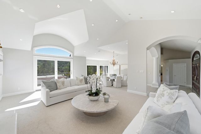 27960 Roble Blanco Court, Los Altos Hills, CA 94022