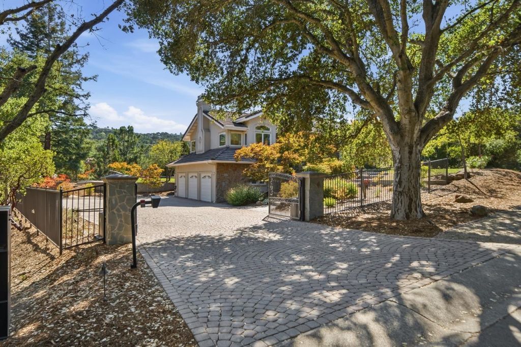27960 Roble Blanco Court, Los Altos Hills, CA 94022