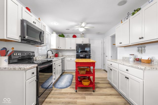 3230 Queensbury Drive, Columbus, IN 47203