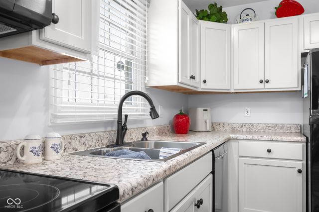 3230 Queensbury Drive, Columbus, IN 47203