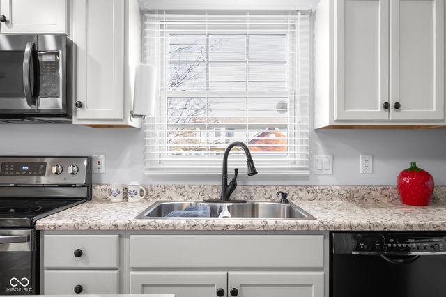 3230 Queensbury Drive, Columbus, IN 47203