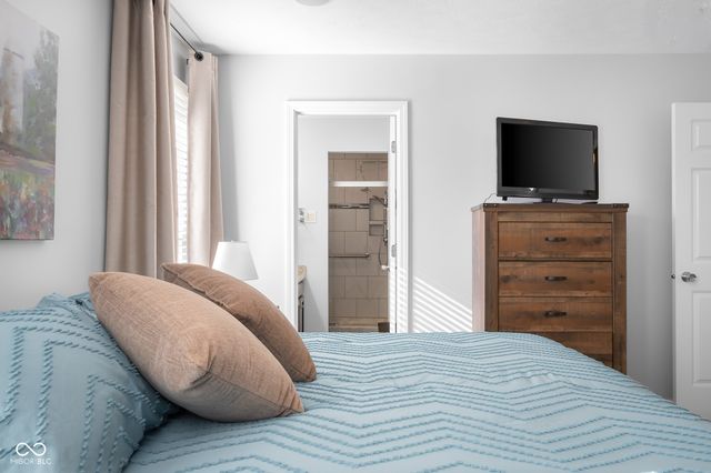 3230 Queensbury Drive, Columbus, IN 47203