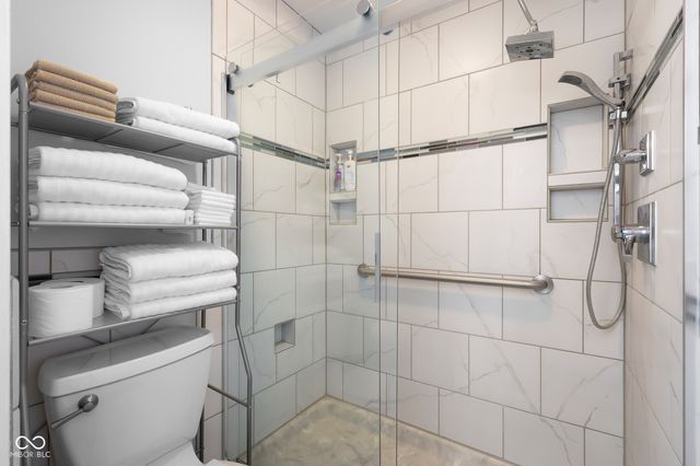 3230 Queensbury Drive, Columbus, IN 47203